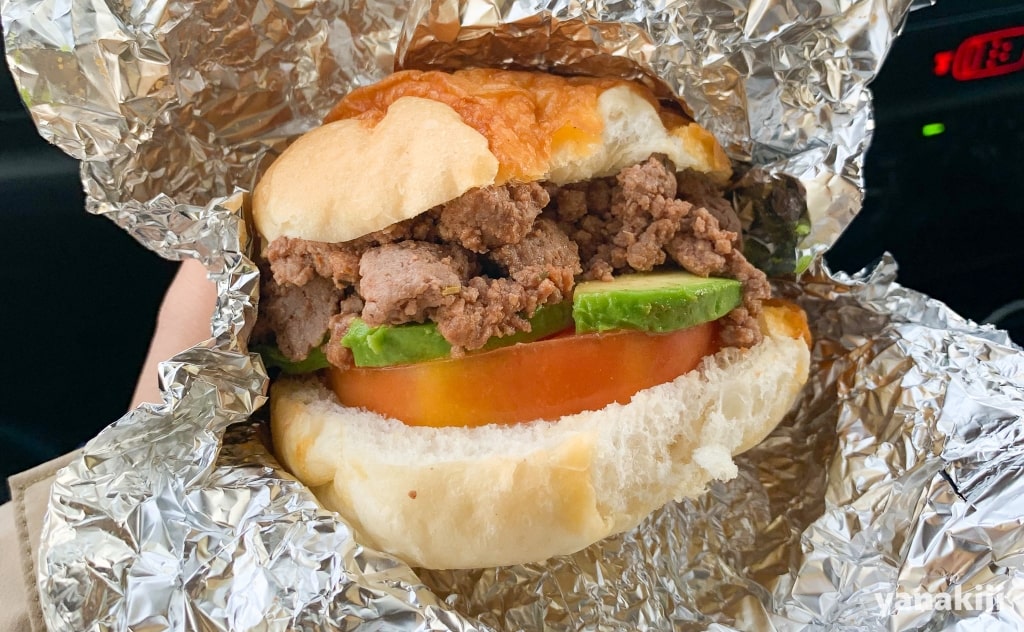 お昼ご飯のハンバーガー