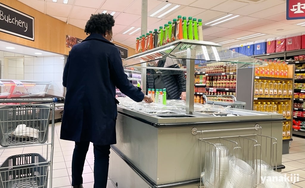 ウィントフックのスーパーのサラダ売り場