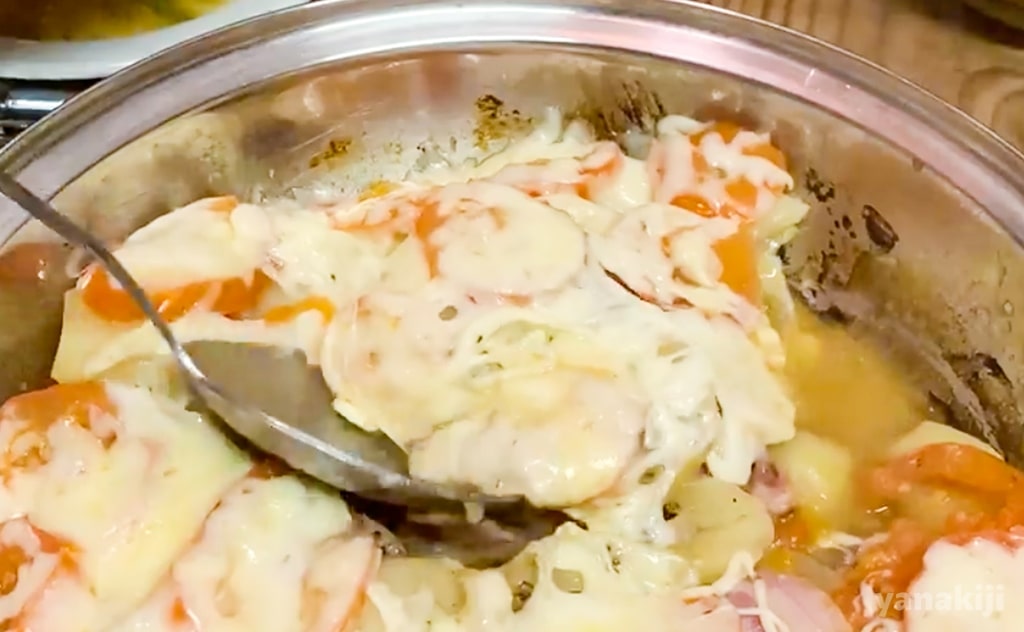 トマトとじゃがいもの重ね焼き