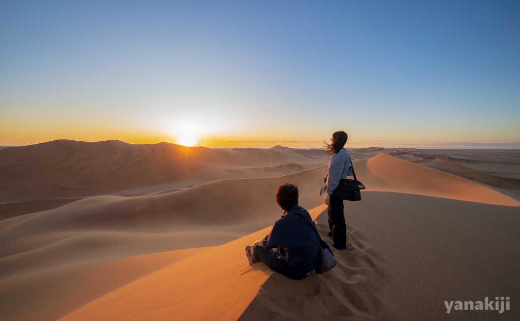 DUNE7の夕日を眺めるやなぎーときじー