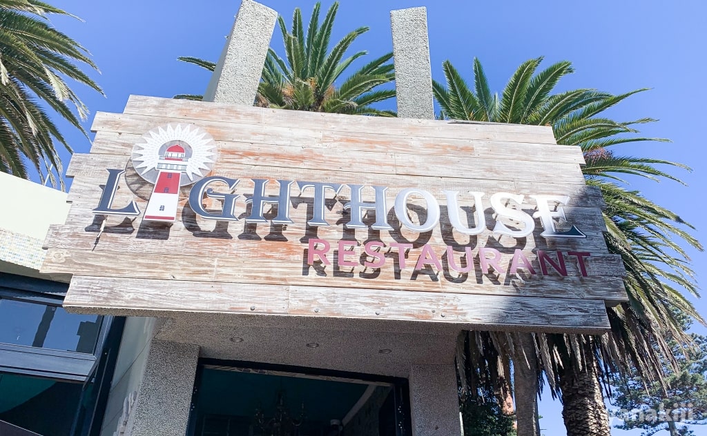 Lighthouse-Restaurantの看板