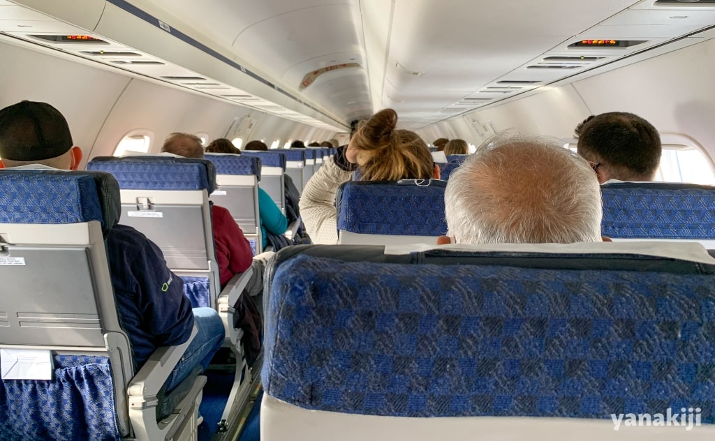 機内