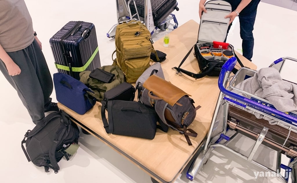 成田空港で荷物整理