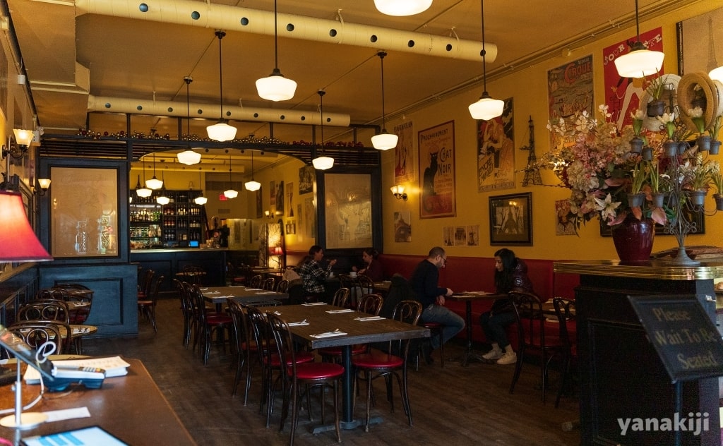 Paris Crepes Cafeの店内