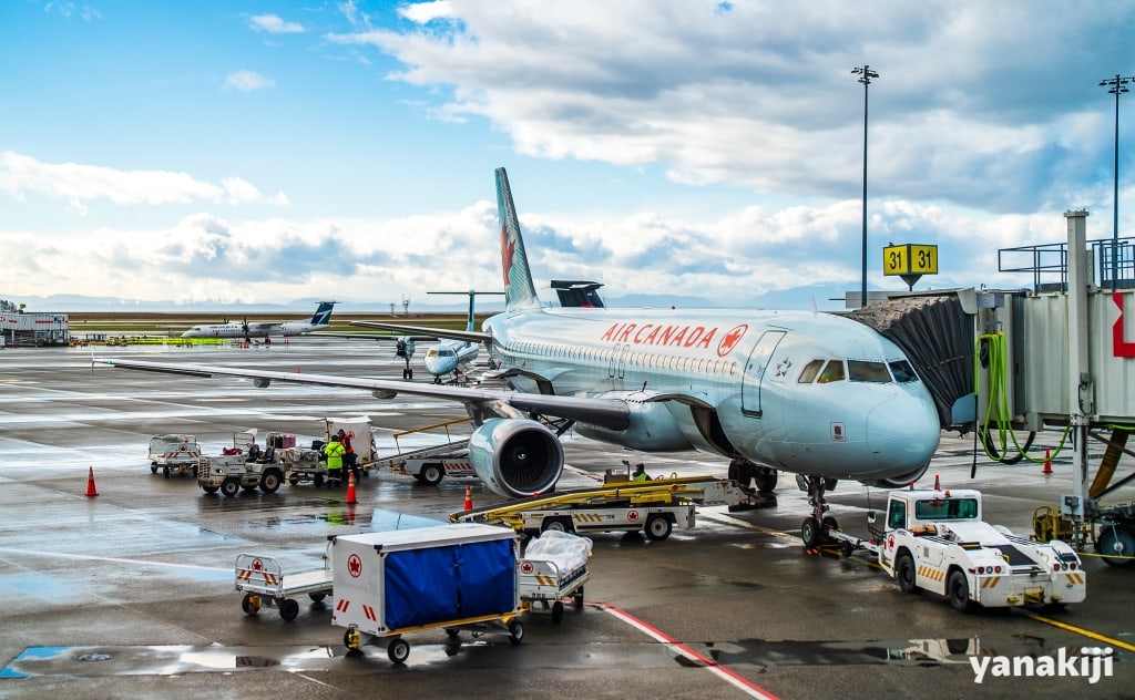 搭乗中のAIR CANADAの飛行機