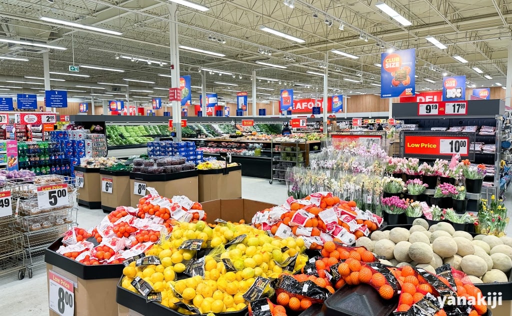 Real Canadian Superstoreの店内