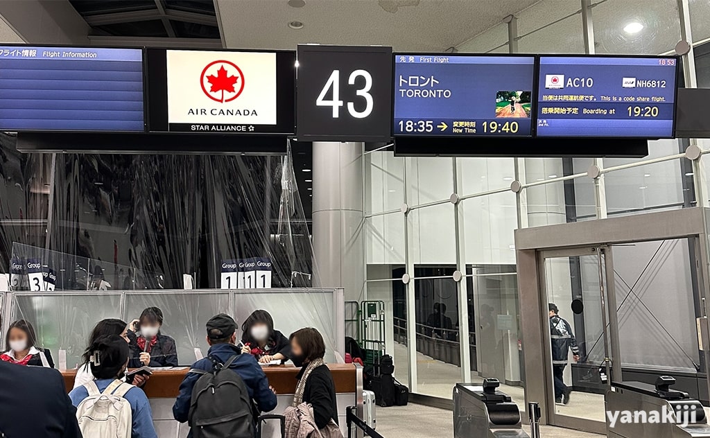 トロント行きの空港搭乗口