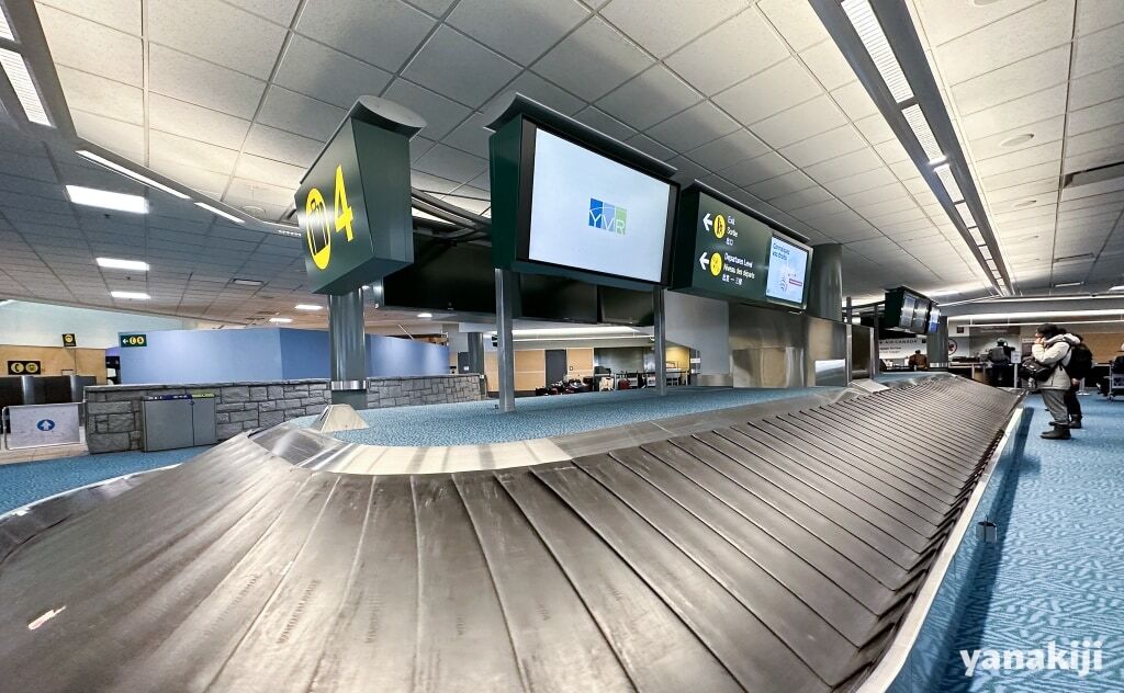 バンクーバー空港で荷物受け取り