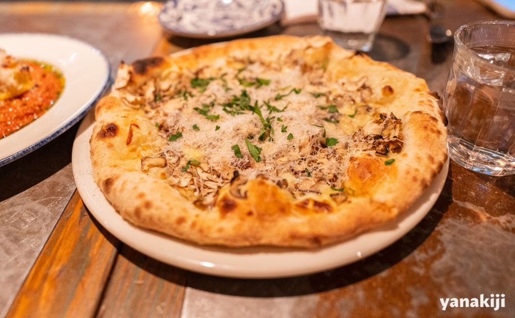 TAVERNAのマッシュルームピザ