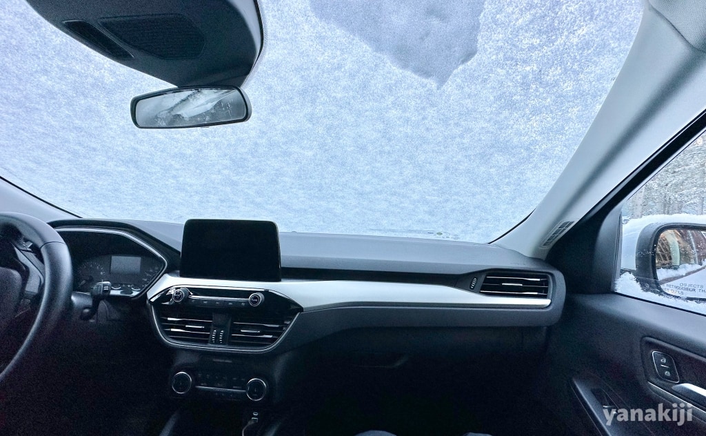 フロントガラスの雪