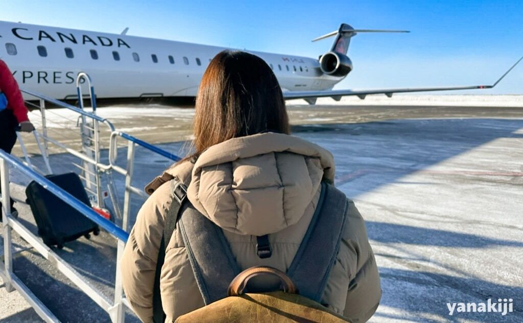 飛行機に乗り込む
