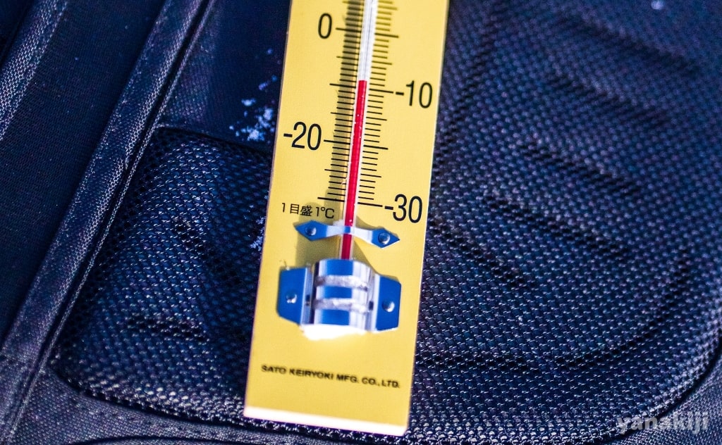 -9℃を示す温度計