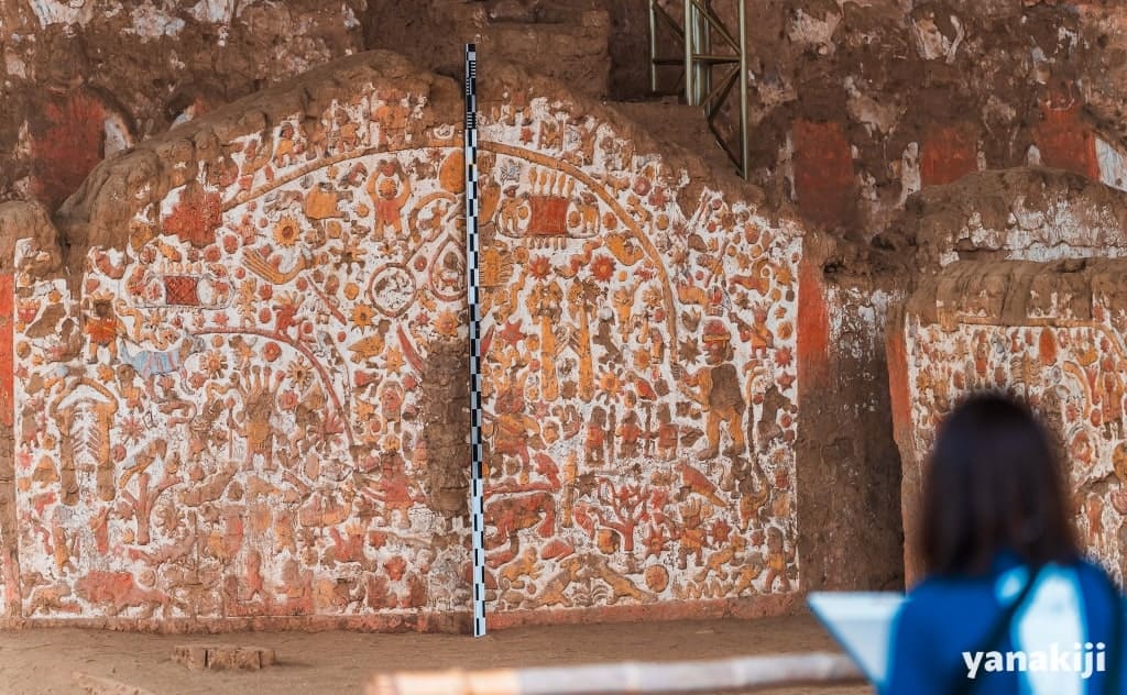 月のワカ_建物裏側にあるオブジェ
