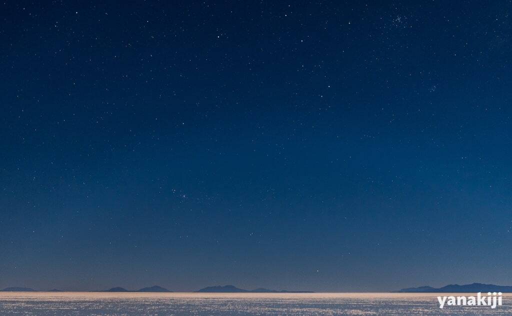 ウユニ塩湖サンライズ_塩湖に到着した時の星