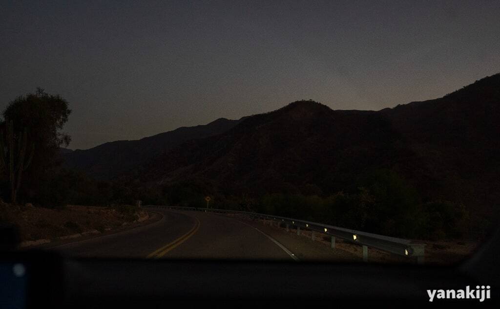 夜道の運転_山道