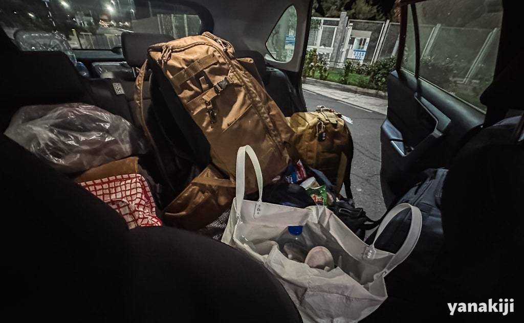チリのイミグレ_荷物を全部まとめる