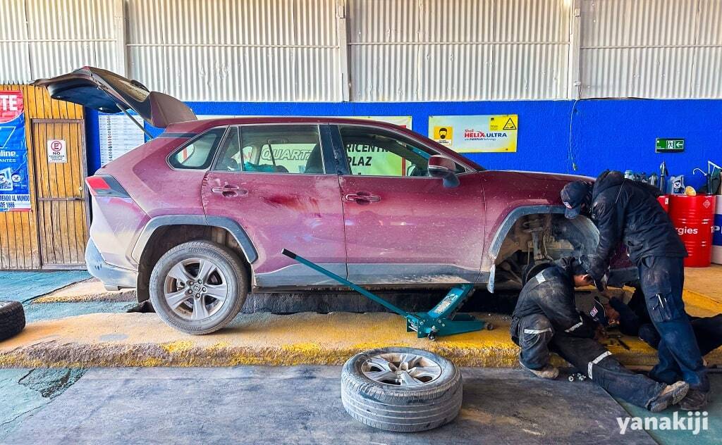 ボリビア→チリに国境越え！タイヤがパンクし車の修理へ