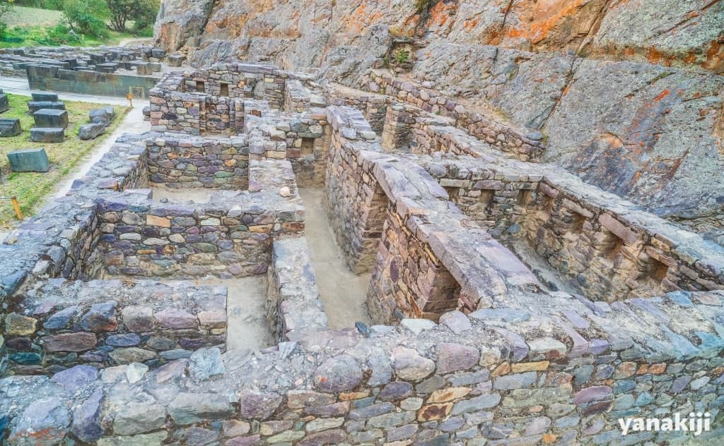 オリャンタイタンボ遺跡(正面ではなく右奥にある)_何かの部屋っぽい