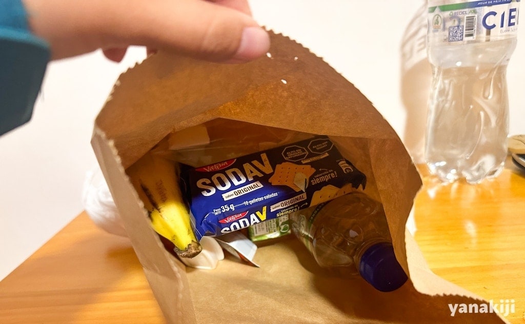 ホテルのスタッフが昨夜用意してくれた朝ごはん