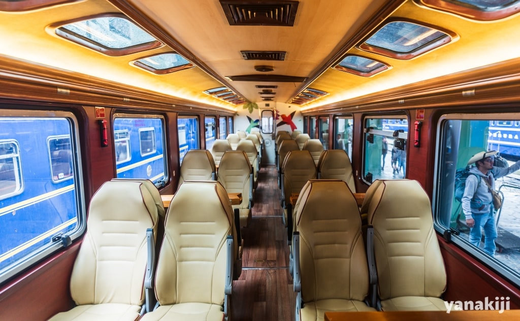 7_インカレイルの車内