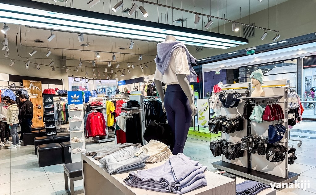 adidas_店内-1