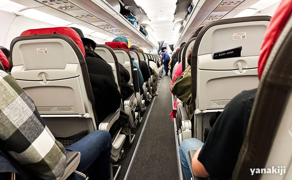 機内