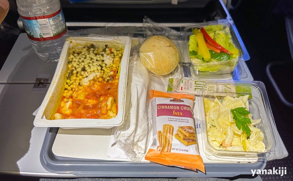 1回目の機内食-1