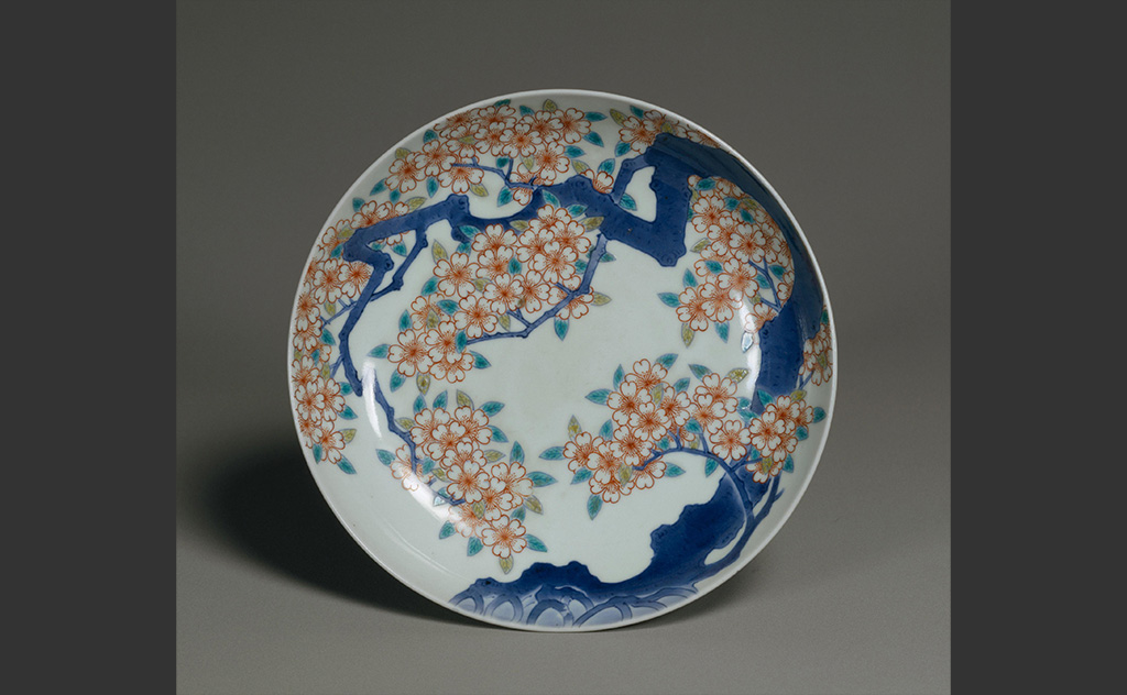 色絵桜樹図皿(18世紀) ※出典:国立文化財機構所蔵品統合検索システム