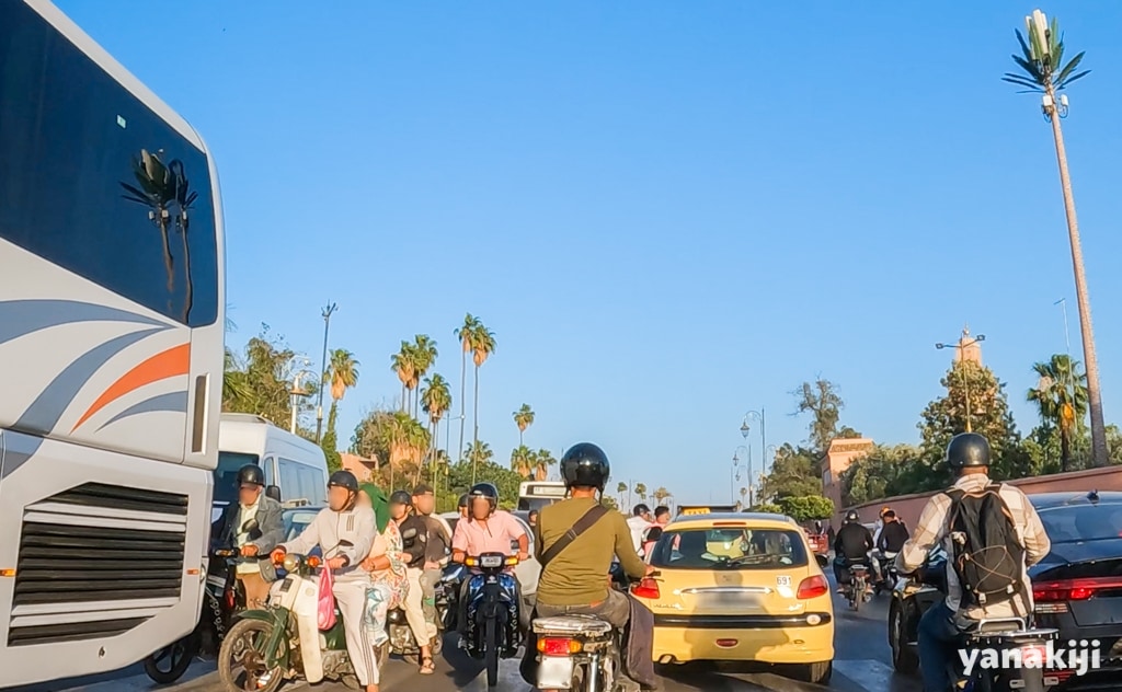 旧市街はバイクが多い(マラケシュ)