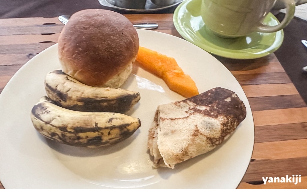 かろうじて食べたロッジの朝ごはん