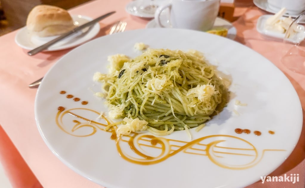 メインのパスタ