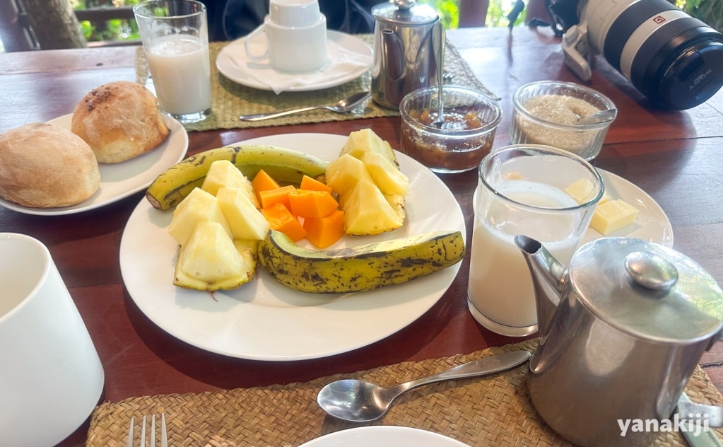 フルーツたっぷりの朝ごはん