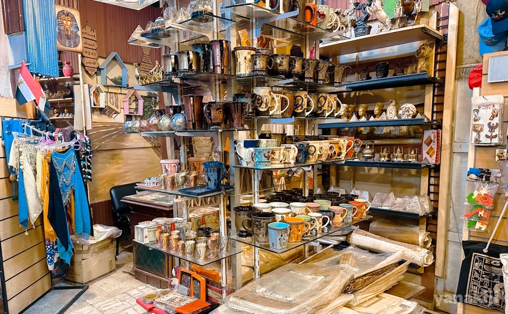 ギザのお土産屋さん(店員さんがとっても親切だった)