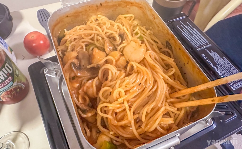 夜ごはんはトマト味のパスタ