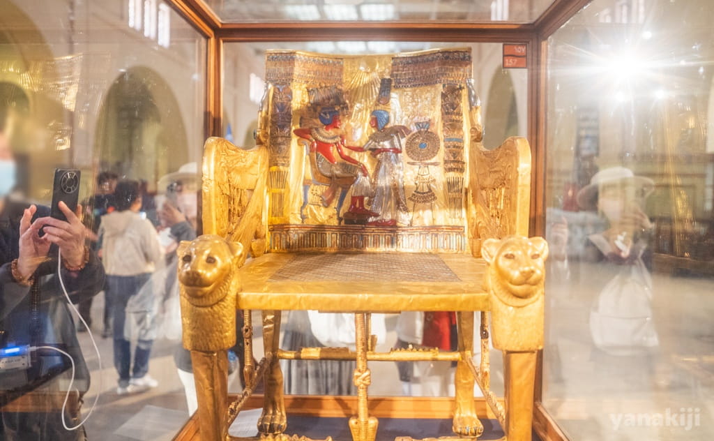 ツタンカーメン王の黄金の玉座
