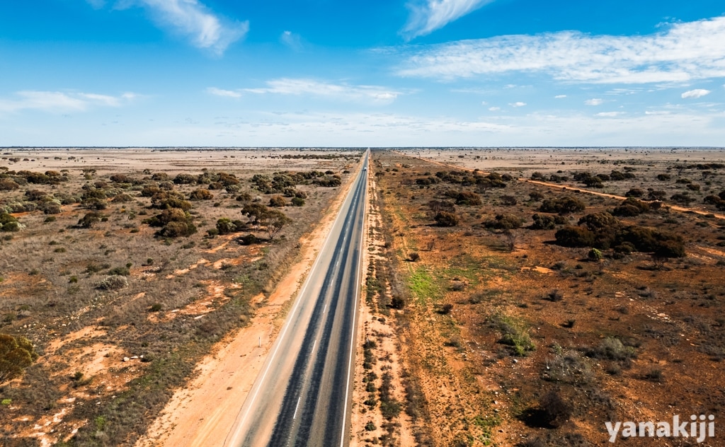 世界屈指の直線道路「90マイル・ストレート」