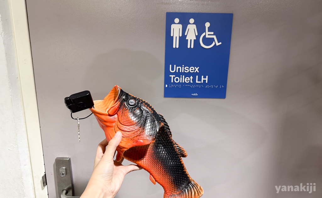 トイレの鍵のキーホルダーがやたら大きい…笑