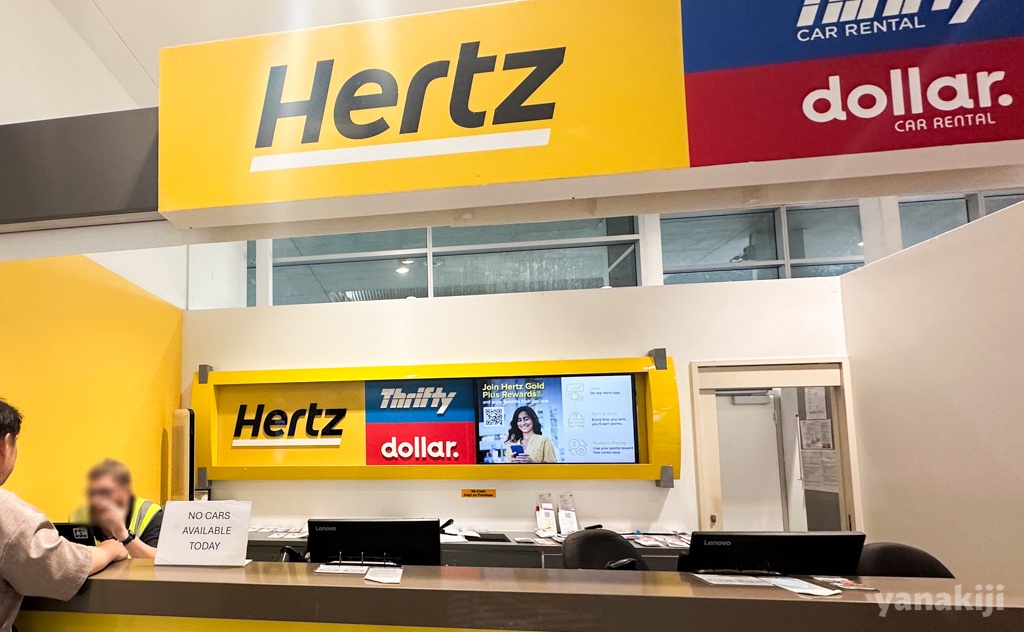 レンタカー屋で手続き