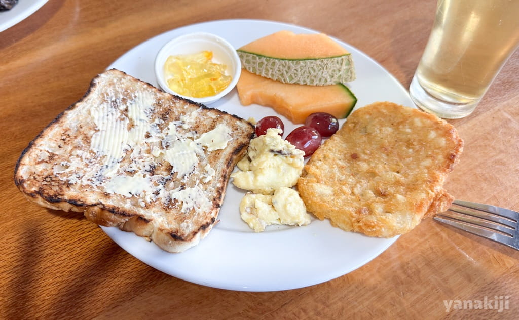 朝ごはんはビュッフェスタイル