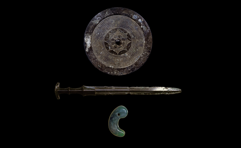 歴代天皇に伝わる三種の神器/想像図であり、実物は非公開(Wikipediaより)