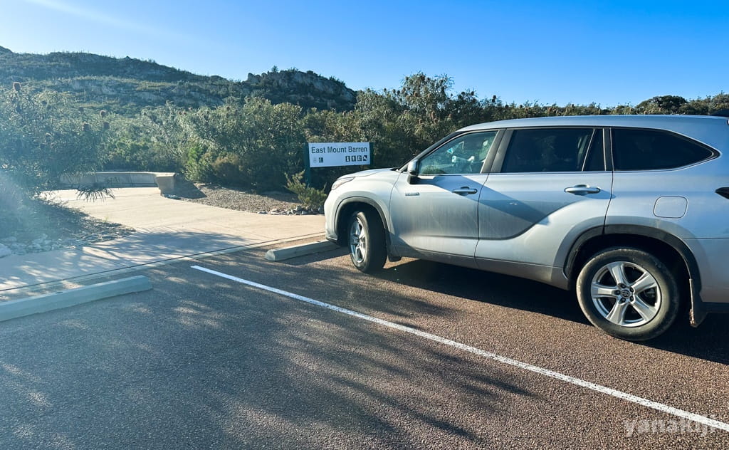 ハイキングコースの入り口にある駐車場に到着