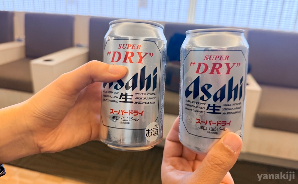 ラウンジで乾杯!素晴らしい旅になりますように!