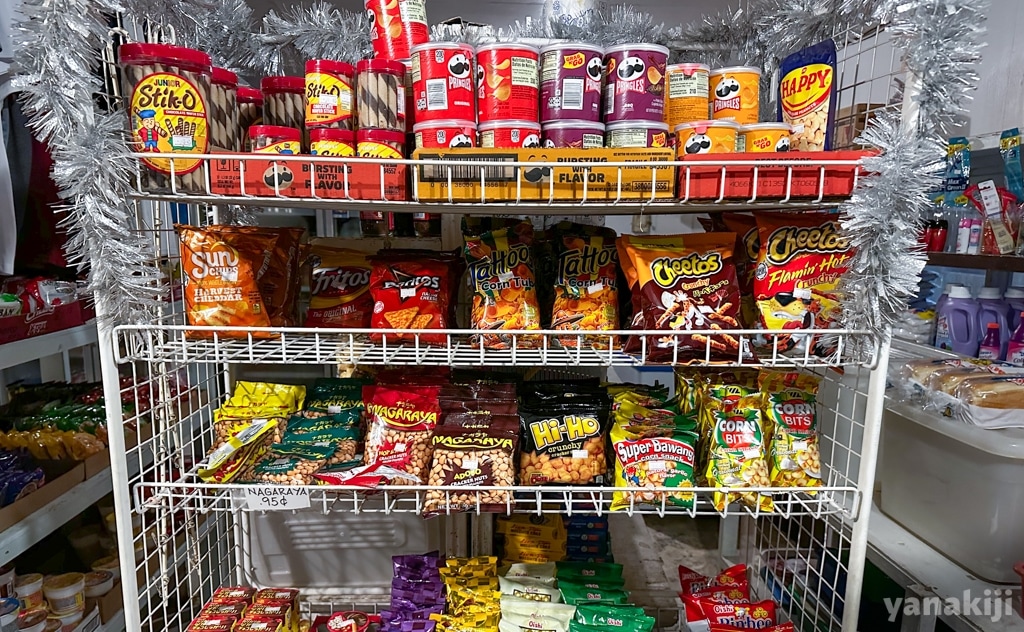 パラオの売店_お菓子売り場