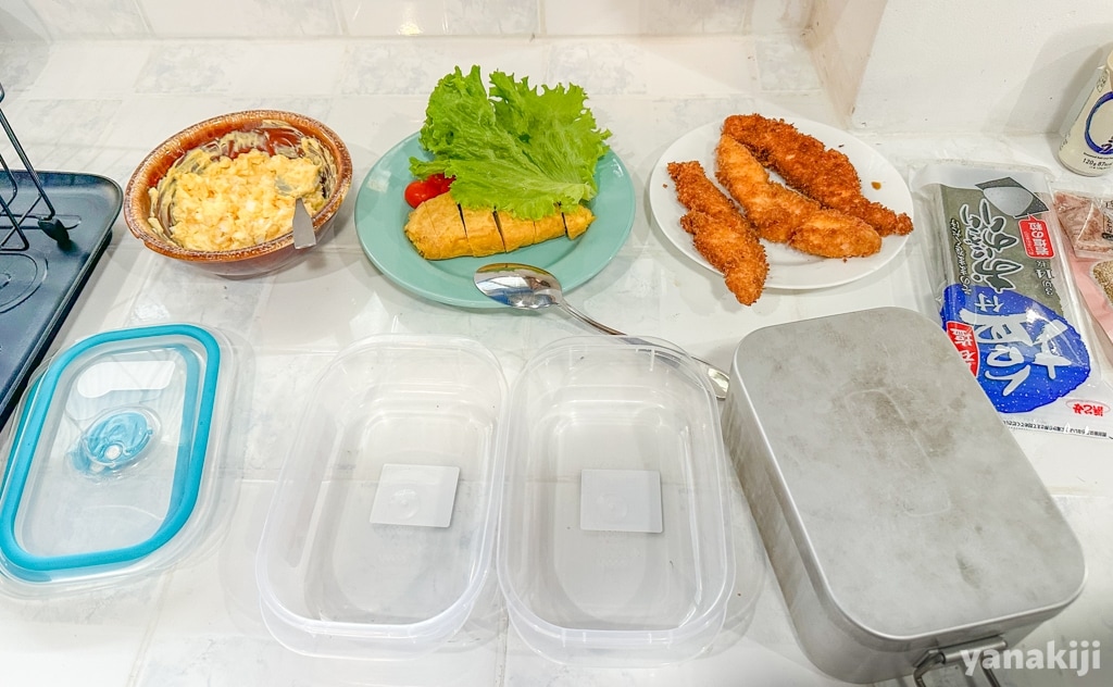 お弁当を詰める